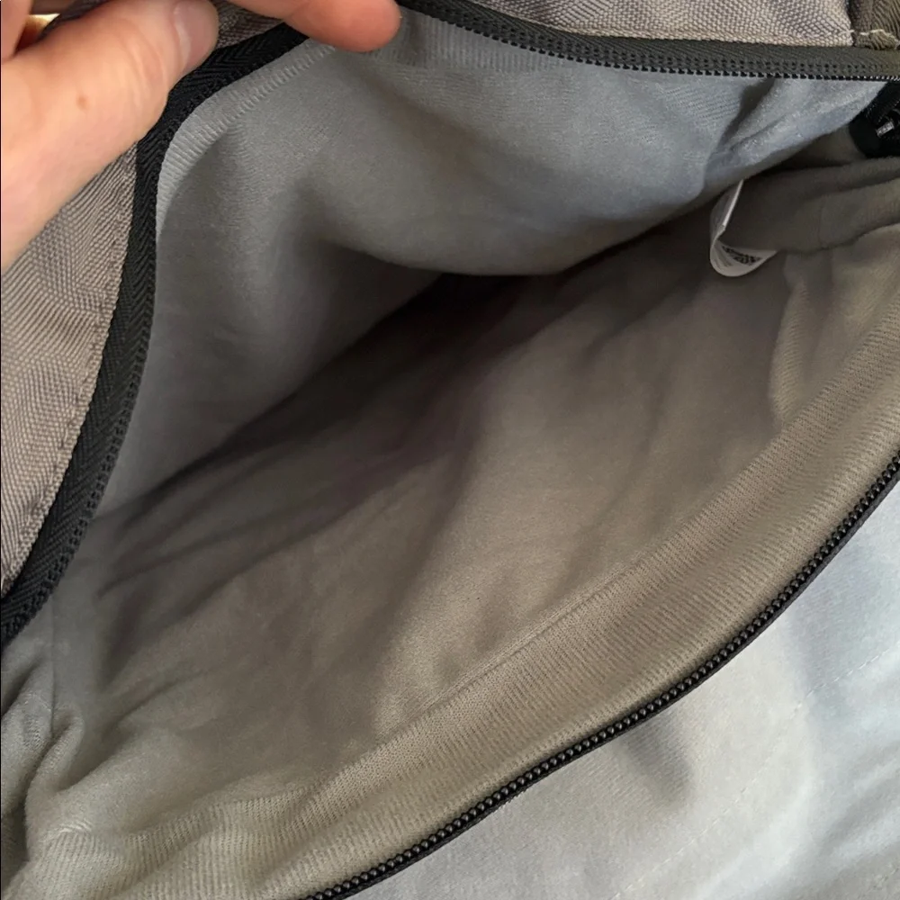Smash NWT Gray Poly Vertical Slim Laptop Messenger Bag